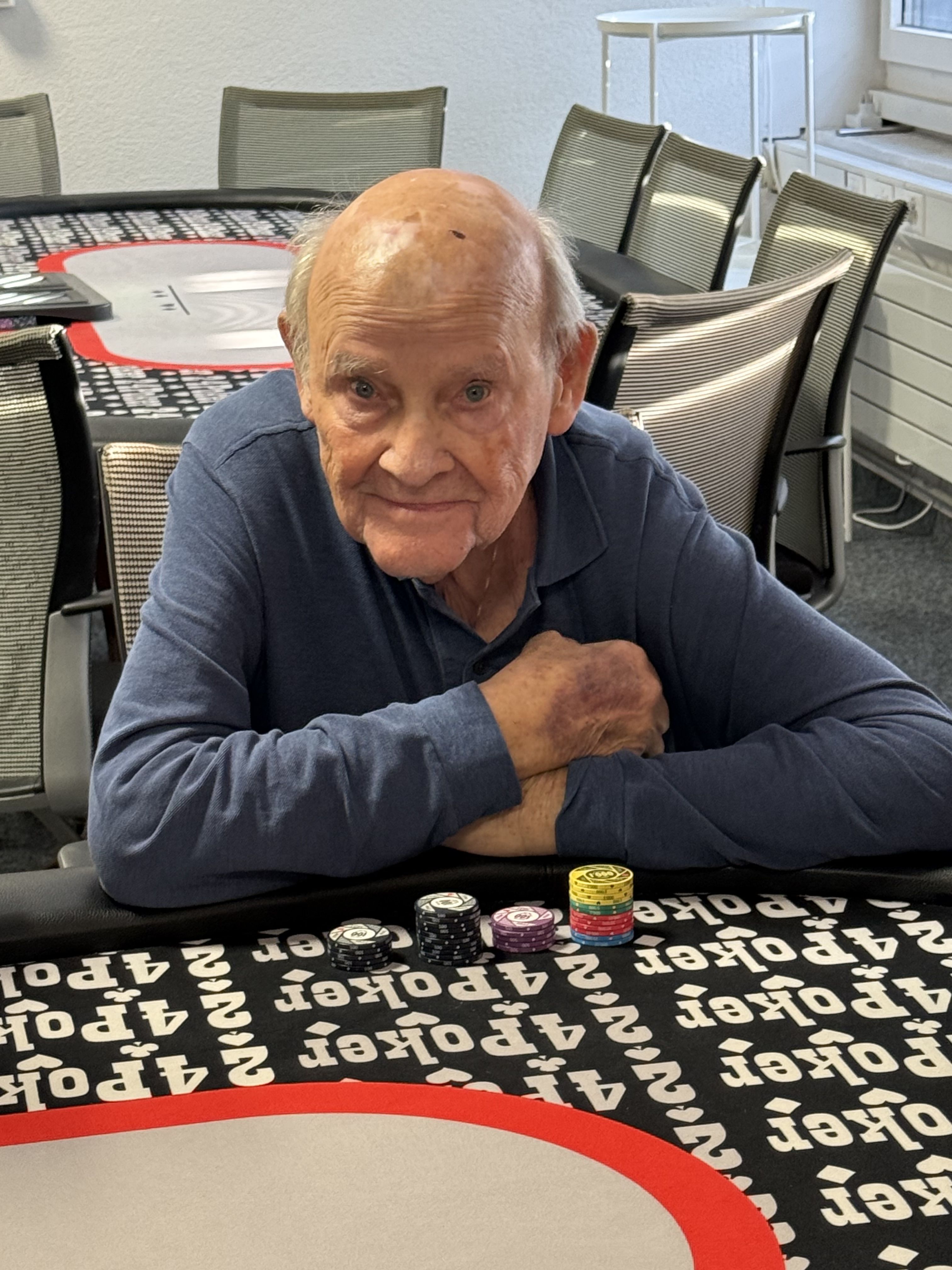 Heinz am Pokertisch bei 24Poker